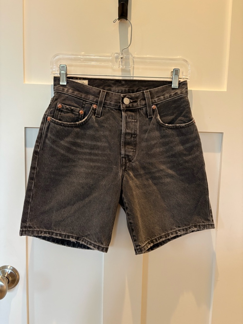 Levi's 501 90’s Women's Charcoal Black Denim Bermuda Shorts SZ 24 - Picture 5 of 10
